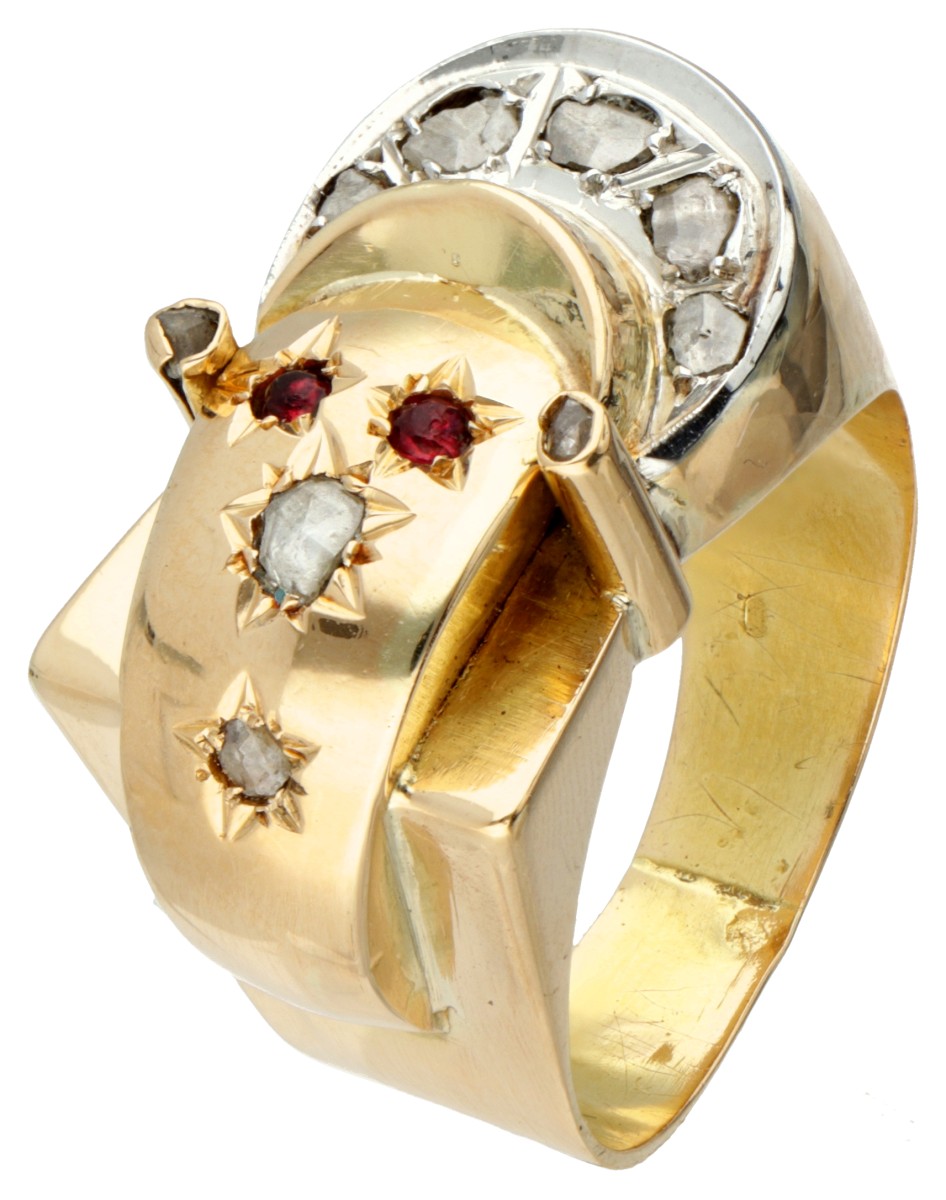 18 kt. Geelgouden retro tank ring bezet met diamant en glasgranaat.