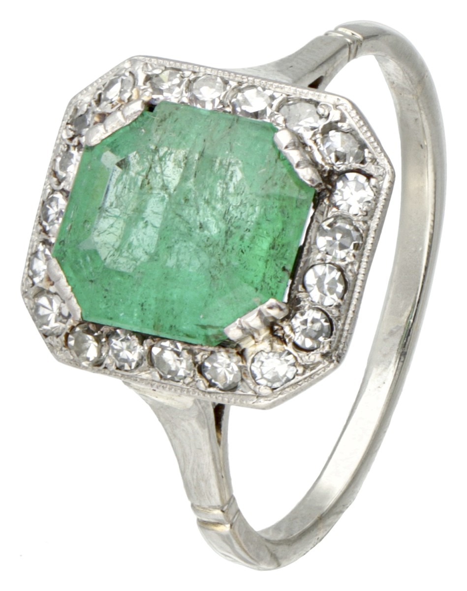 18 kt. Witgouden / Pt 850 platina art deco ring bezet met ca. 0.20 ct. diamant en ca. 2.15 ct. natuurlijke smaragd.