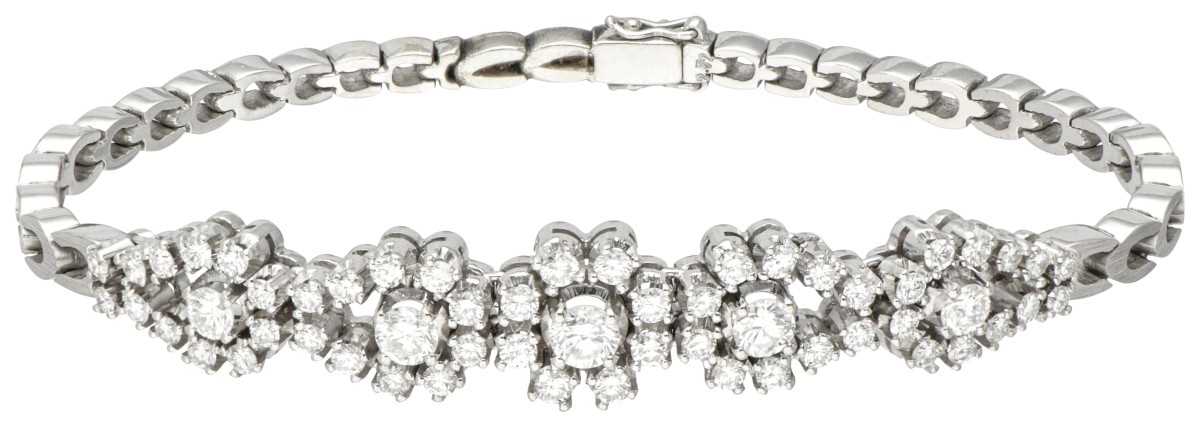 18 kt. Witgouden entourage armband bezet met ca. 2.45 ct. diamant.