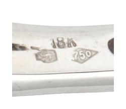 18 kt. Witgouden bangle armband bezet met ca. 0.45 ct. diamant.