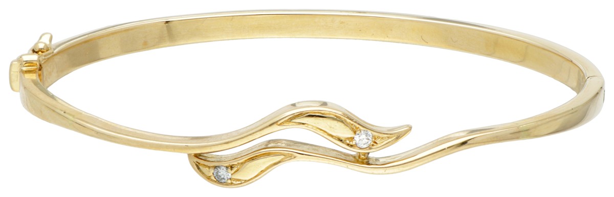 14 kt. Geelgouden bangle armband bezet met ca. 0.04 ct. diamant.
