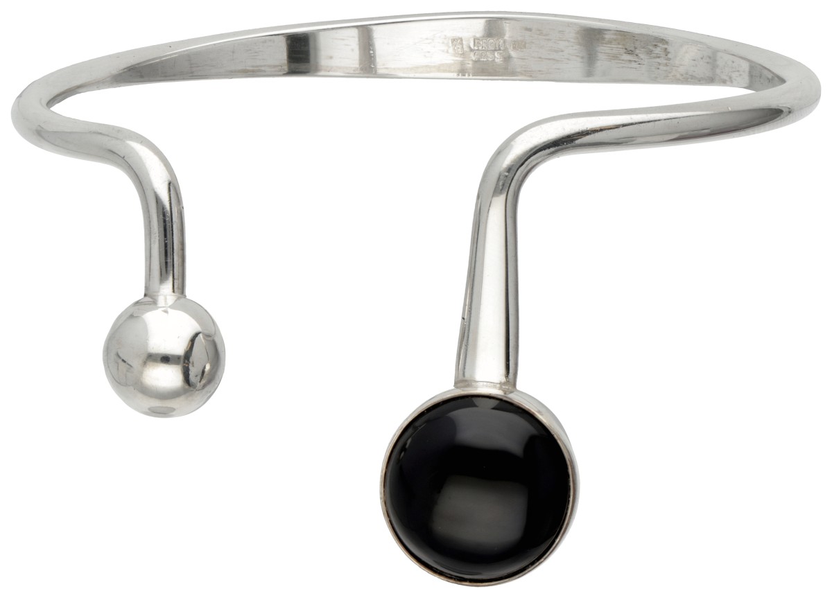 Sterling zilveren bangle armband met onyx door Deense designer N.E. From.