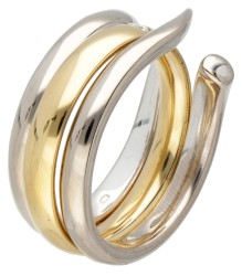 18 kt. Witgouden no.1314 'Magic' ring door Regitze Overgaard en een geelgouden Georg Jensen ring bezet met ca. 0.58 ct. diamant.