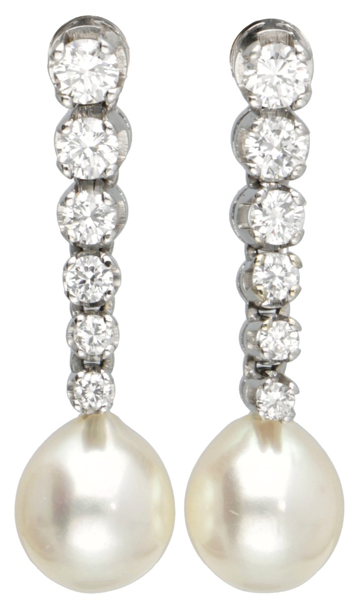 18 kt. Witgouden oorbellen bezet met ca. 0.85 ct. diamant en parel.