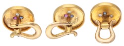 Set van drie antieke 14K geelgouden boordknopen bezet met diamant, robijn en saffier.