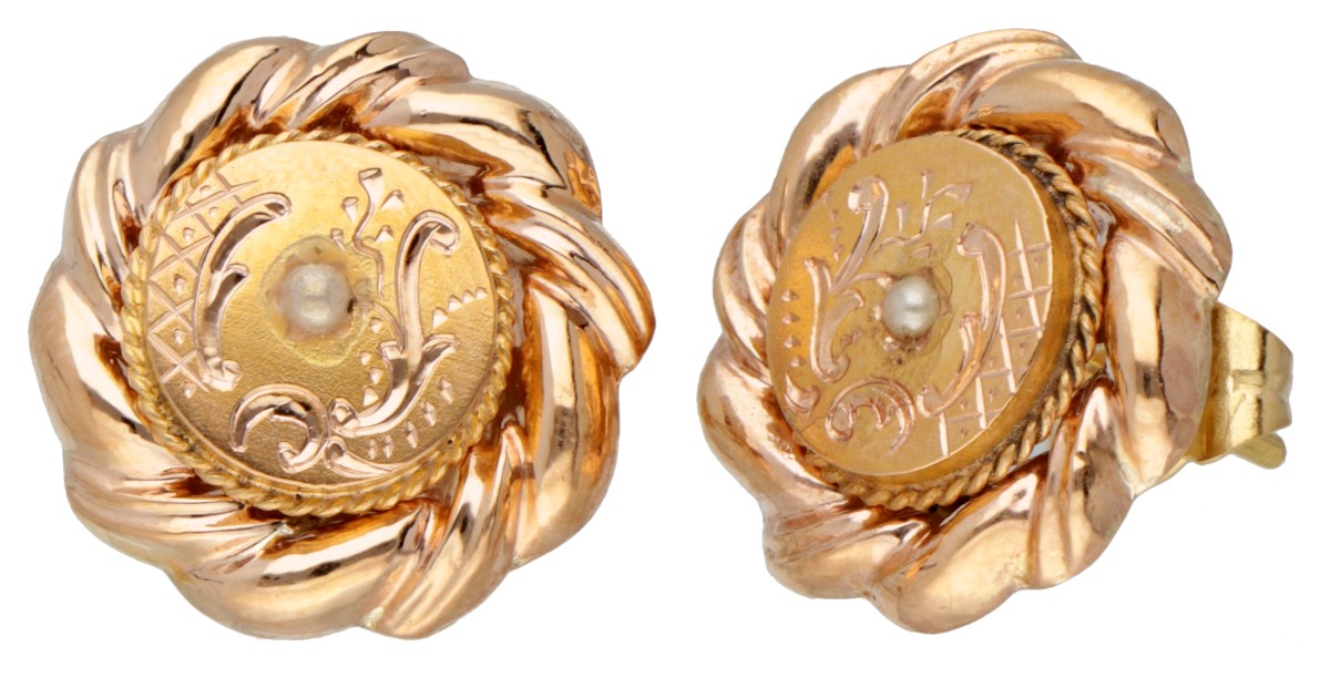 14 kt. Geelgouden oorbellen bezet met zaadparel.