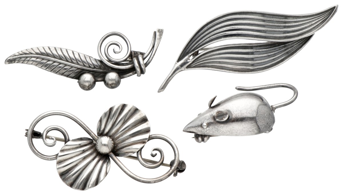 Lot van 4 zilveren Deense en Noorse design broches.