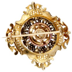 Antieke 14 kt. geelgouden broche bezet met diamanten, een barokparel en zwarte emaille.