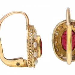 Geelgouden oorbellen, met zaadparel en robijn imitatie glas - 14 kt.