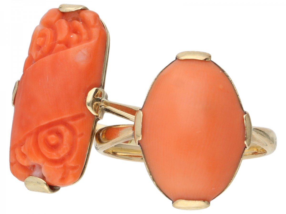 Lot van twee ringen met bloedkoraal - 14 kt.