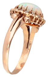 Antieke 14 kt. roségouden rozet ring bezet met ca. 0.78 ct. opaal en diamant.