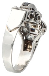 Pt 900 platina / 18 kt. witgouden retro tank ring bezet met roos geslepen diamant en saffier.