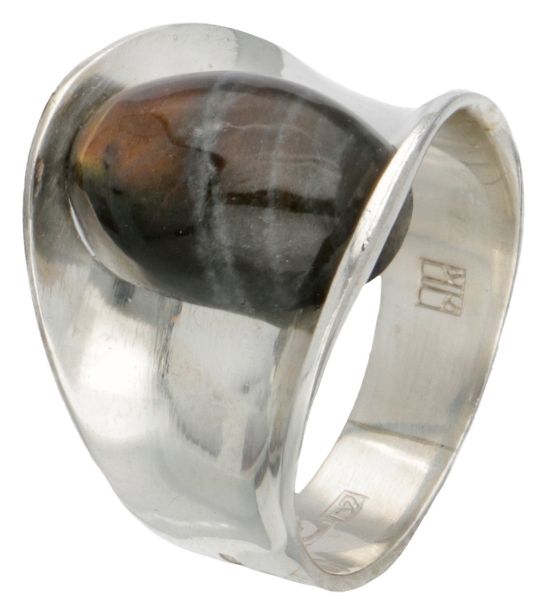 Sterling zilveren ring met spectroliet door Finse designer voor Kaunis Koru.