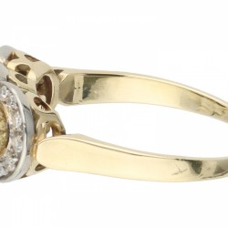 Geelgouden 3 steens ring, met ca. ca. 0.22 ct. diamant en natuurlijke robijn - 14 kt.