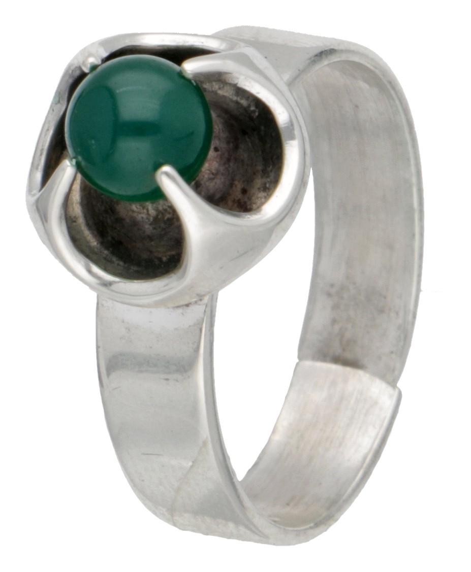 Sterling zilveren ring met chrysopraas door Finse designer Kultaseppa Salovaara.