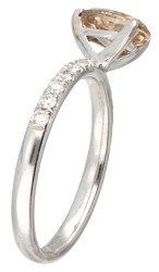 14 kt. Witgouden shoulder ring bezet met ca. 0.73 ct. diamant.