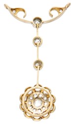 Antieke 14K bicolor gouden hanger bezet met roos geslepen diamanten.