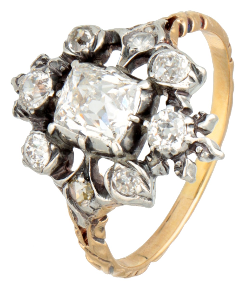 Vintage 14 kt. geelgouden entourage ring bezet met ca. 1.68 ct. diamant in zilver.