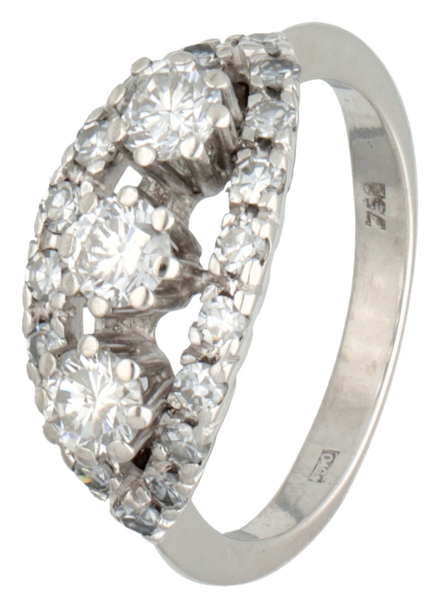 18 kt. Witgouden ring bezet met ca. 0.88 ct. diamant.