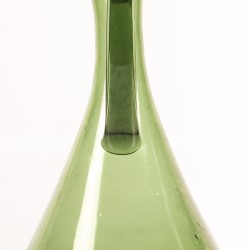 Een groen glazen karaf, 20e eeuw.