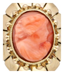 14 kt. Geelgouden vintage ring bezet met een bloedkoralen camee.