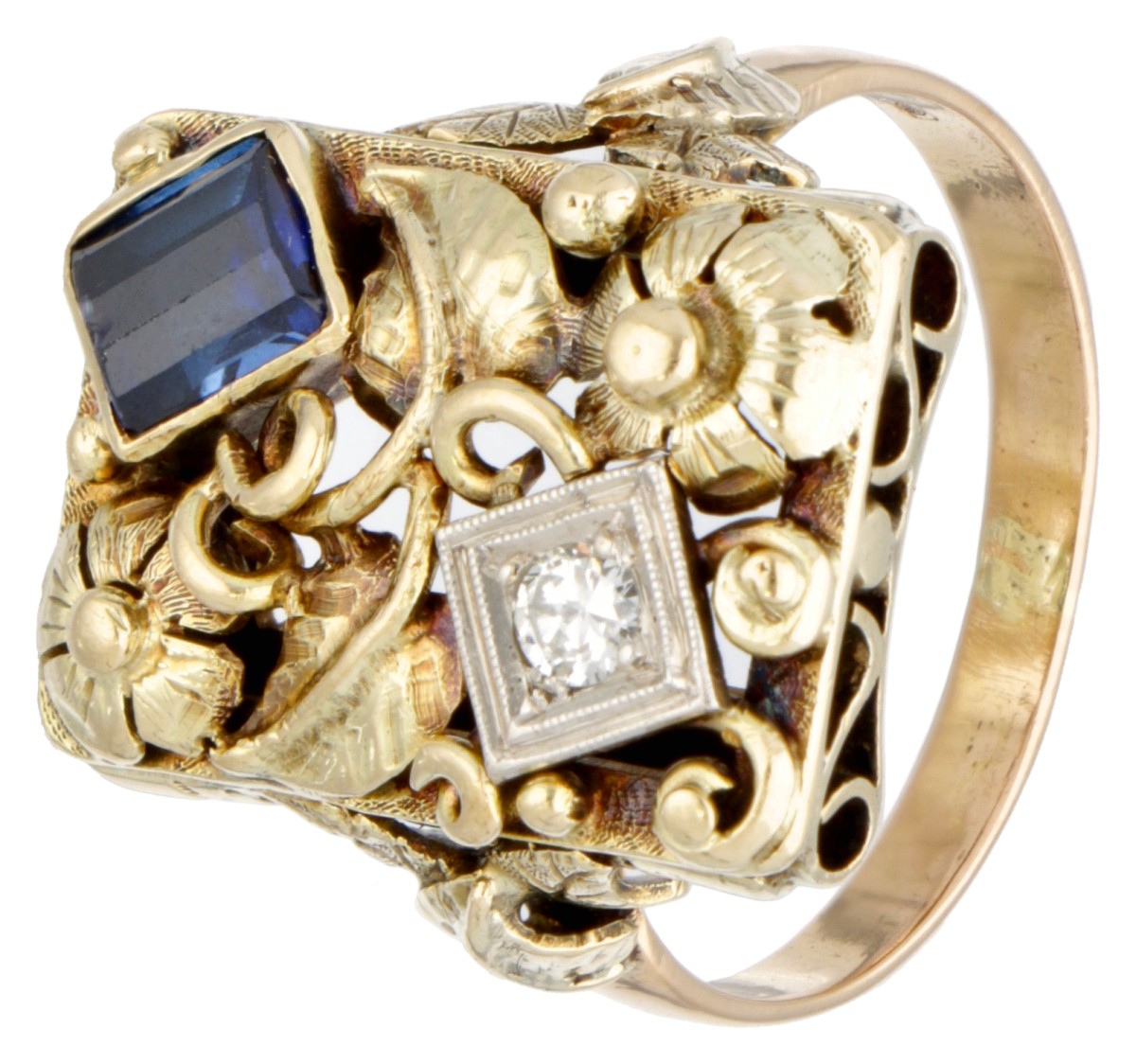 Retro 14 kt. geelgouden floraal gedecoreerde ring bezet met diamant en synthetische saffier.