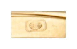 14 kt. Geelgouden navette ring bezet met diamant en natuurlijke robijn.