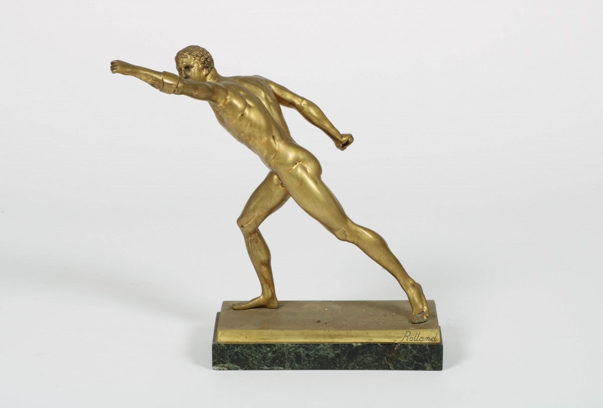 Een Grand Tour sculptuur naar de Borgese Gladiator uit de collectie van het Louvre, vroeg 20e eeuw.
