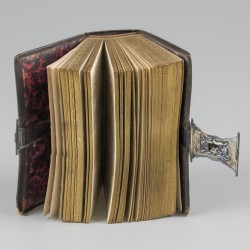 2 Bijbels, Nieuwe Testament, met zilveren sloten.