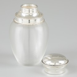 Draadglas theebus met zilveren beslag en dop.