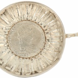Tastevin zilver.