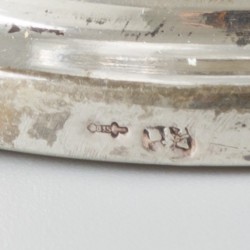 3-delig lot geslepen glazen vazen op voet zilver.