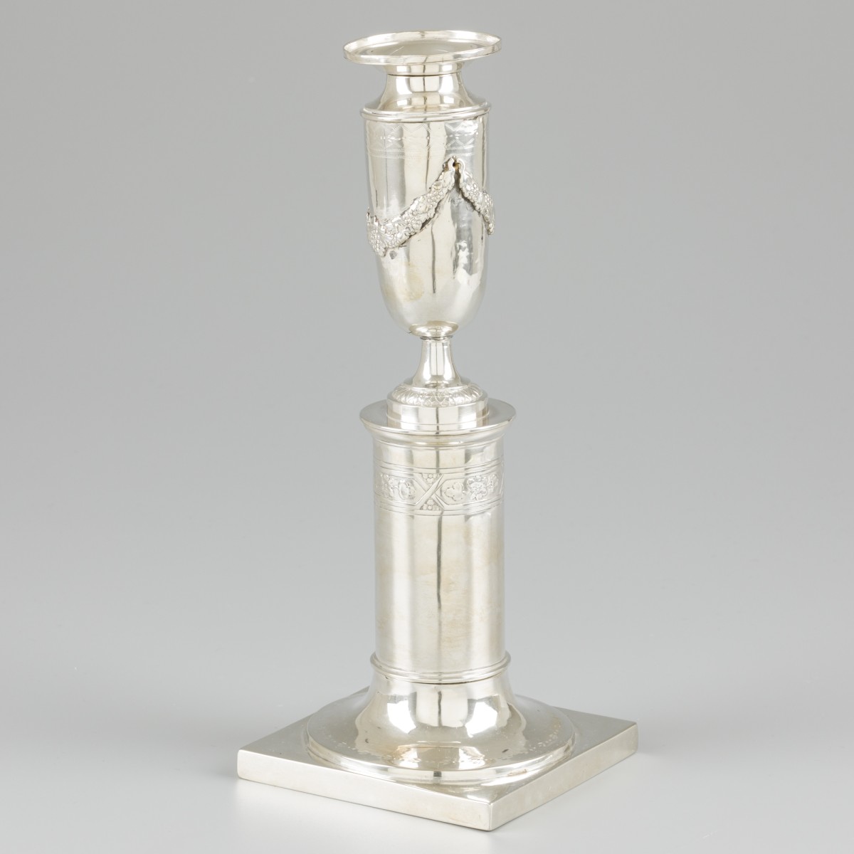 Tafelkandelaar (Amsterdam Jacob Navers 1791-1797) zilver.