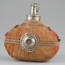Zadelfles met zilveren montuur (India, Rajasthan of Deccan 19e eeuw) zilver.