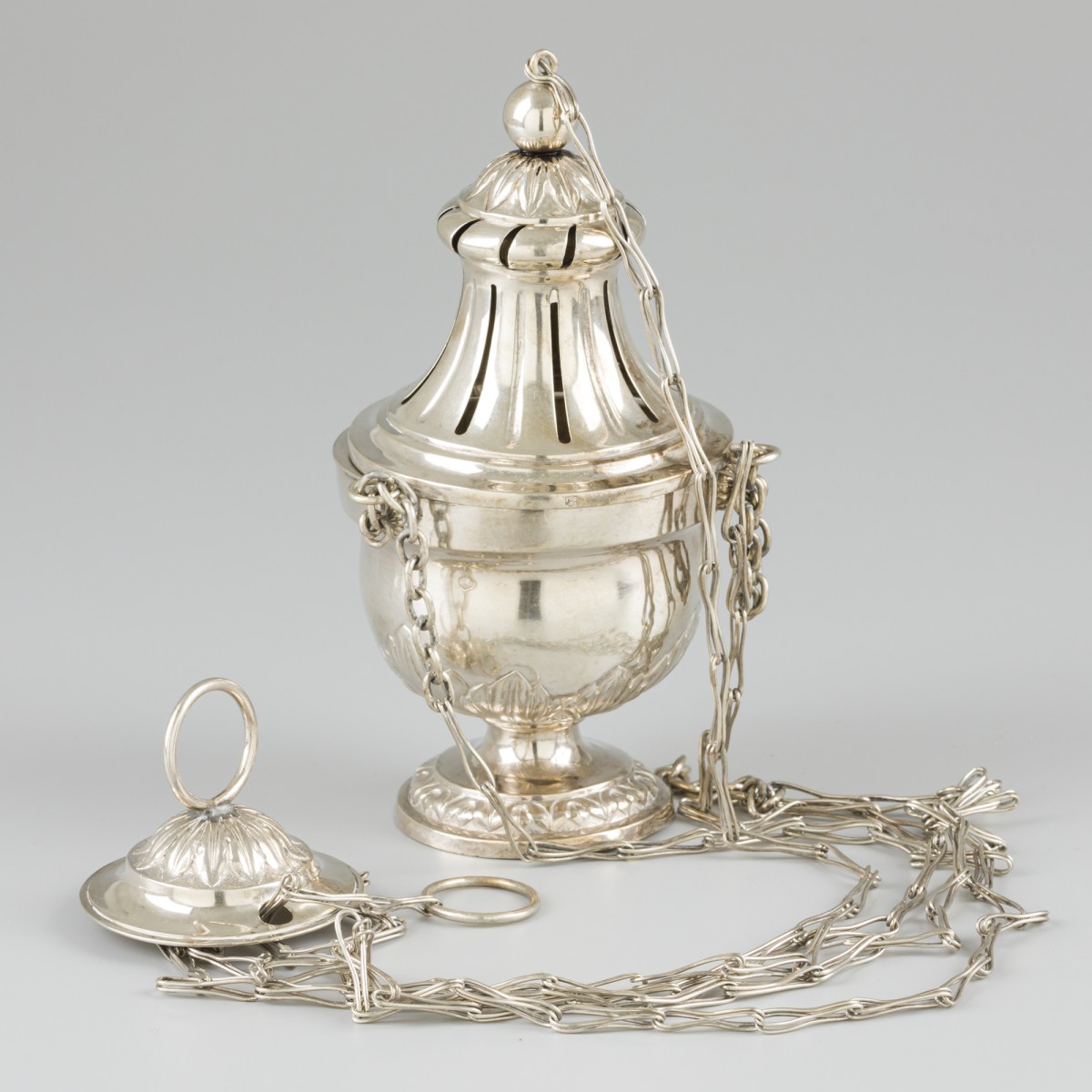 Kerkelijk wierookvat (Thuribulum) zilver.