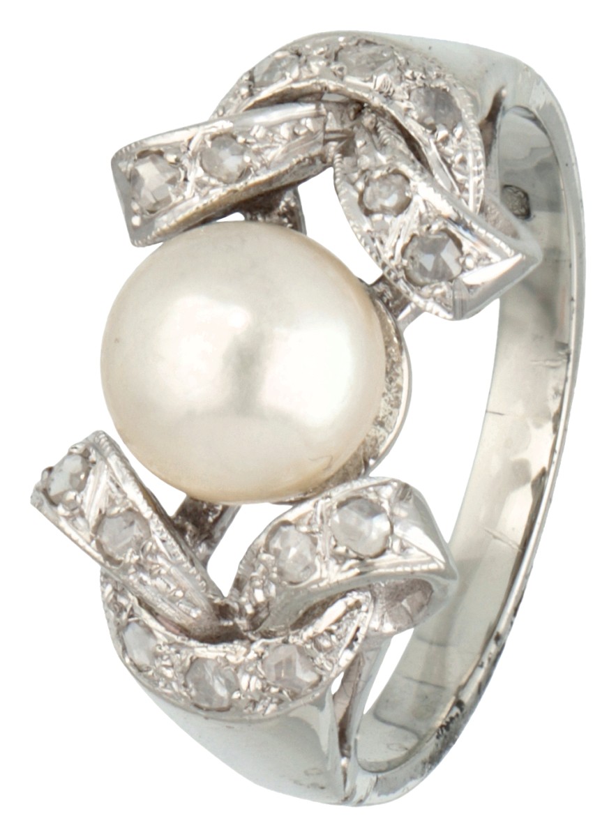 Vintage 18 kt. witgouden ring bezet met roos geslepen diamant en parel.