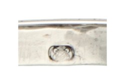 Vintage 18 kt. witgouden ring bezet met roos geslepen diamant en parel.