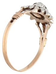 Antieke 18 kt. roségouden en zilveren ring bezet met een roos geslepen diamant.