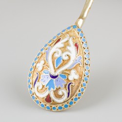 12-delige set cloisonné geëmailleerde theelepels (Moskou, Vasily Semenovich  Agafonov 1895-1917) goud-verguld / zilver.