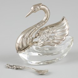 Zoutkelder met lepel zilver.