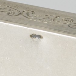 Miniatuur staand horloge zilver.