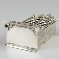 Miniatuur kabinet zilver.