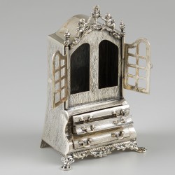 Miniatuur kabinet zilver.