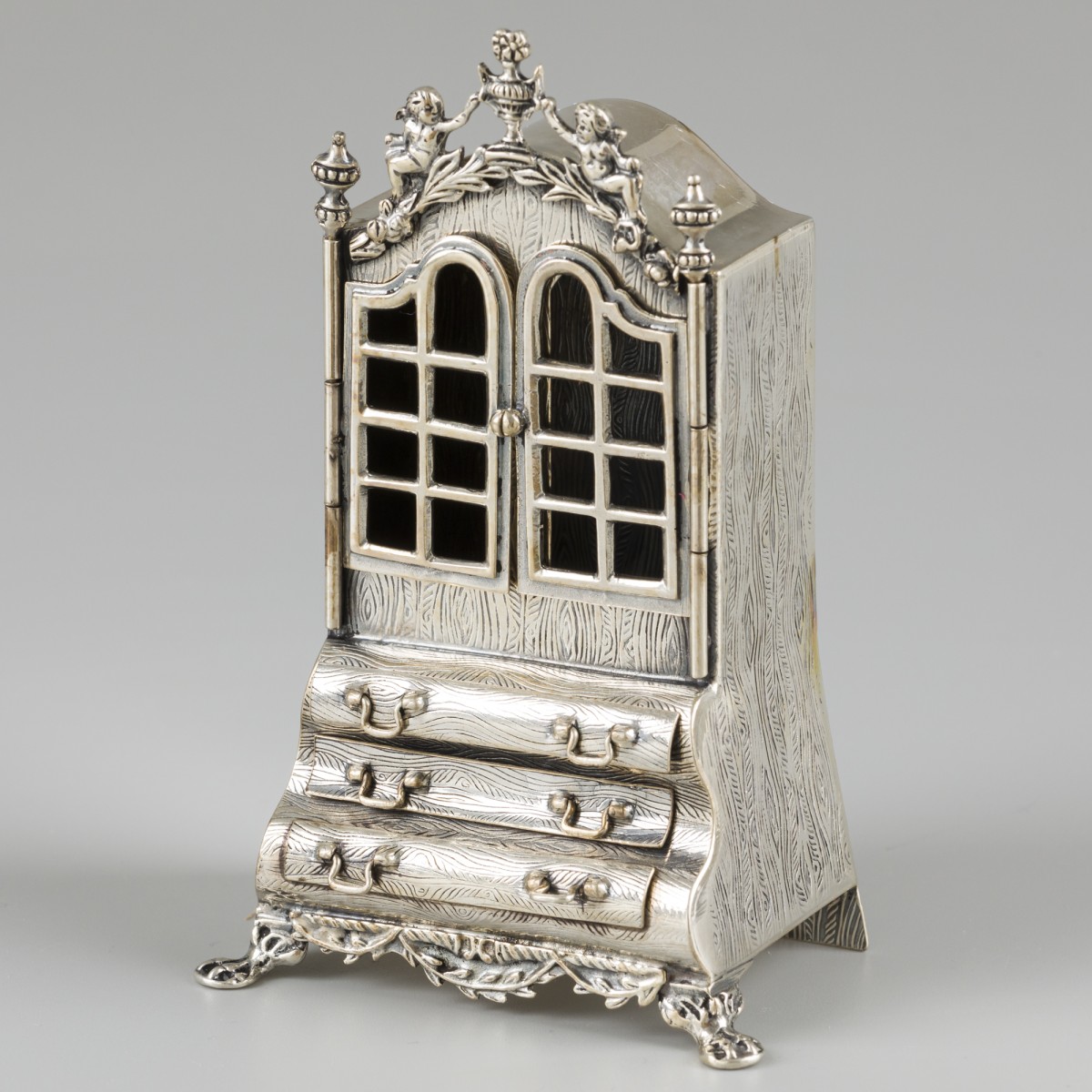 Miniatuur kabinet zilver.
