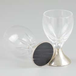 30-delige glazenset met zilveren voet.