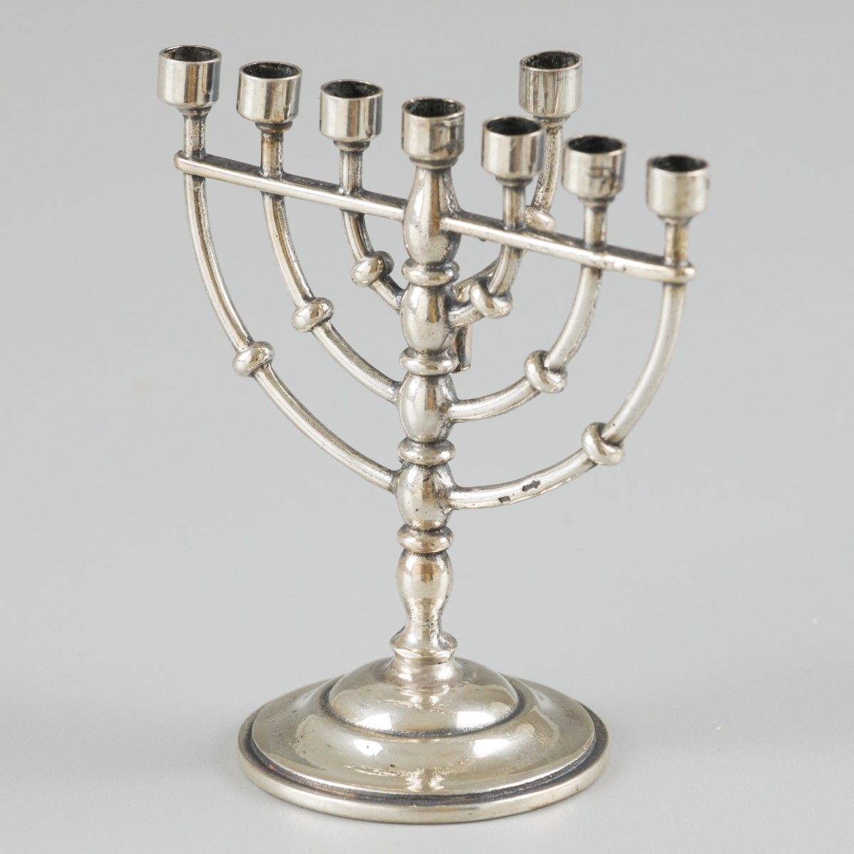 Miniatuur Chanoeka kandelaar / menorah zilver.