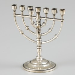 Miniatuur Chanoeka kandelaar / menorah zilver.