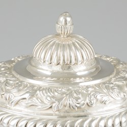 Roomkom met deksel (Sneek, Alle de Haas 1879-1966) zilver.
