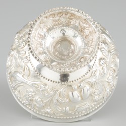 Roomkom met deksel (Sneek, Alle de Haas 1879-1966) zilver.