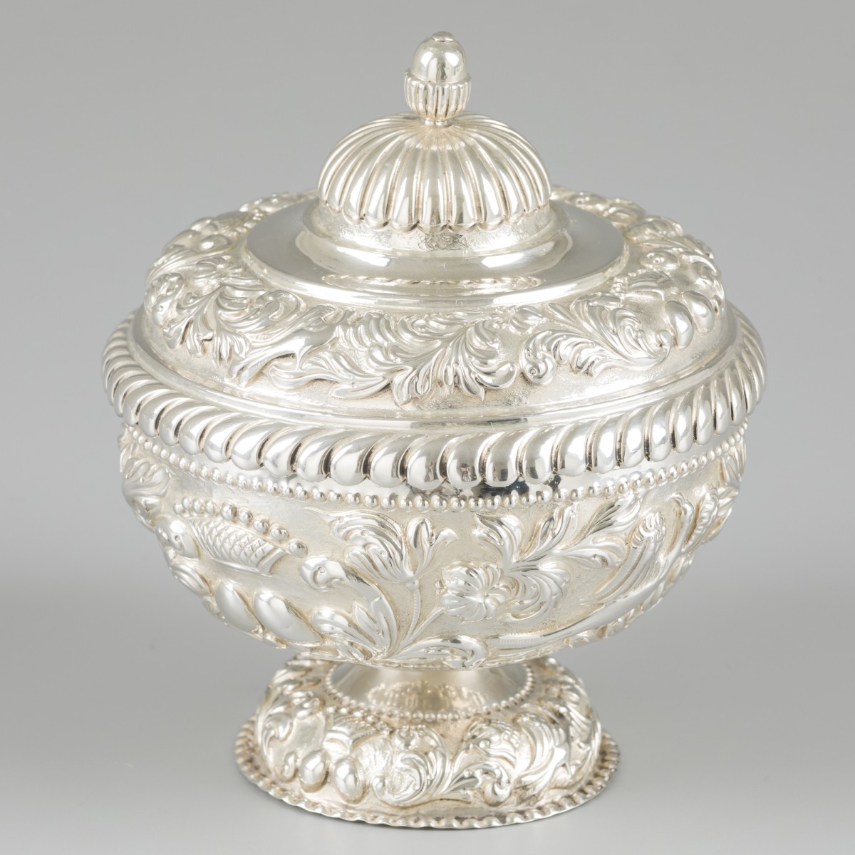 Roomkom met deksel (Sneek, Alle de Haas 1879-1966) zilver.